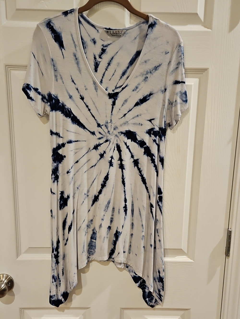 Tryst Blue and White Tie-Dye V-Neck Top